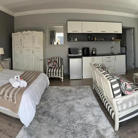 Namaste Spacious Studio Apartment Langebaan Exterior photo